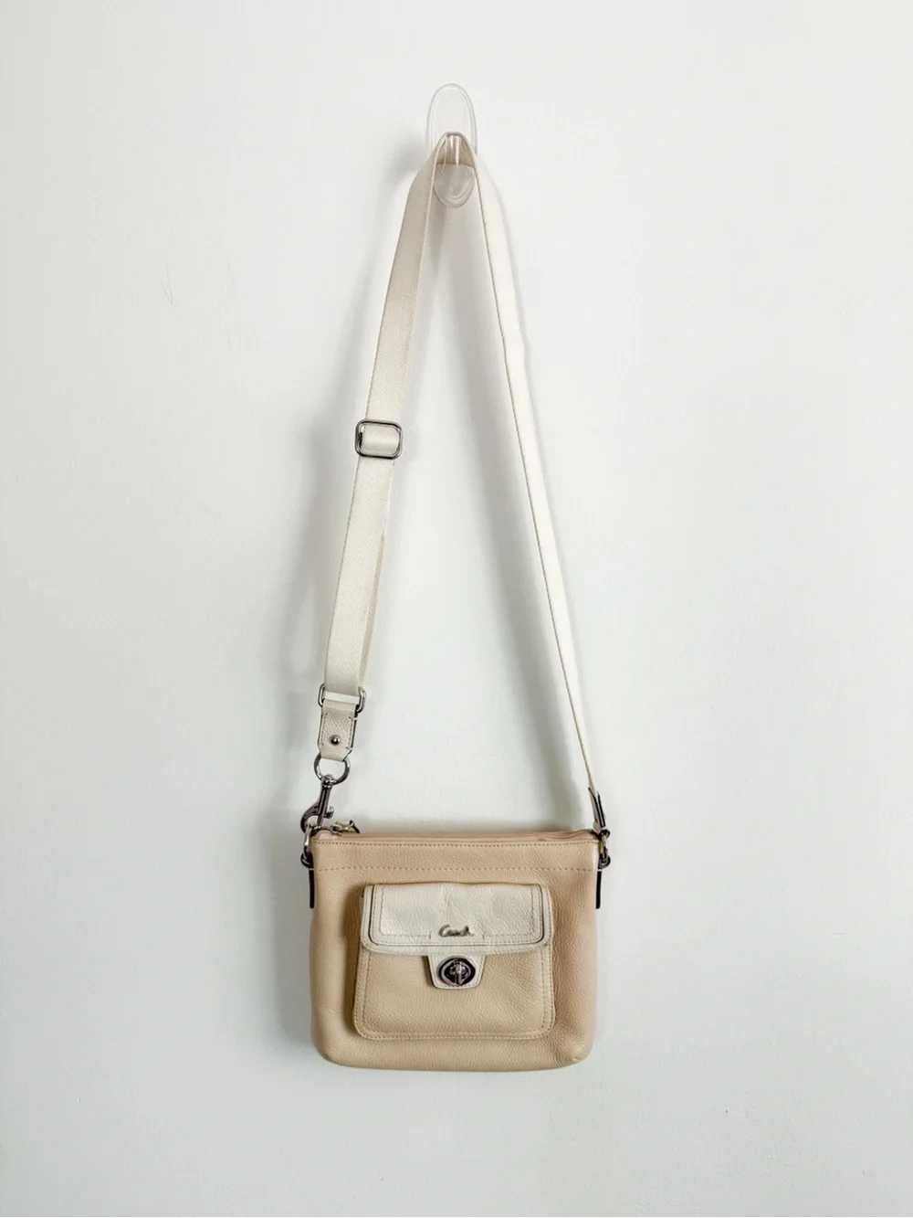 Authentic Coach Pebbled Sonoma Cream Ivory Turnlock & Zipper Top Crossbody Purse